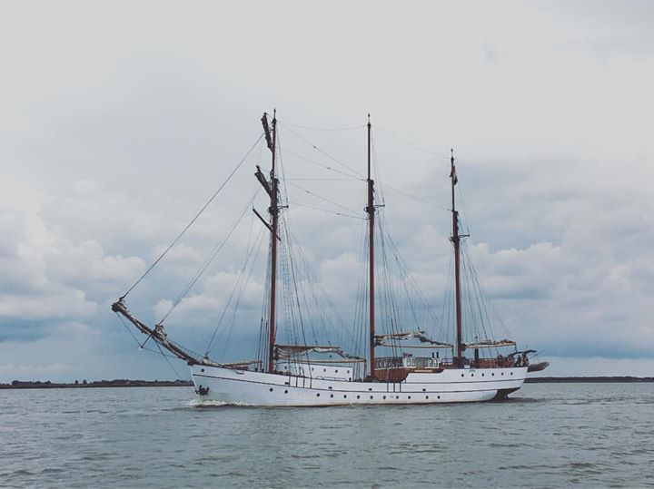 rickdekikker:
“ #boot #sailboat #boat #barkentijn #zeilen #sailing #watersport #fryslân #friesland #grootebrekken
”