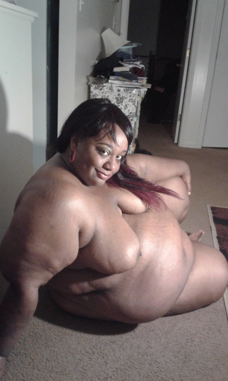 cocoacaramelbbw:
“ fatpussyfeelsbest:
“ CocoaCaramel BBW
”
I look so soft lol, squeeze me!
”