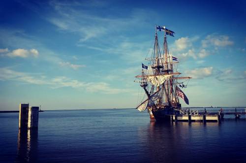 mmahaffie:
“ Dinner with a view of the Kalmar Nyckel, Delaware’s tall ship. http://ift.tt/2bdUdnZ
”