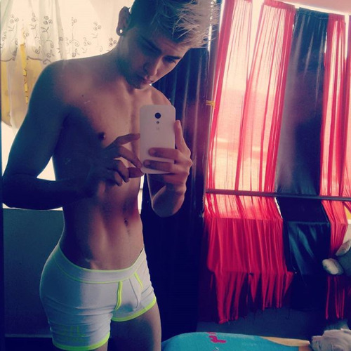 boyshare: “Follow @BoyShare​ for more hot boys, every day! ”