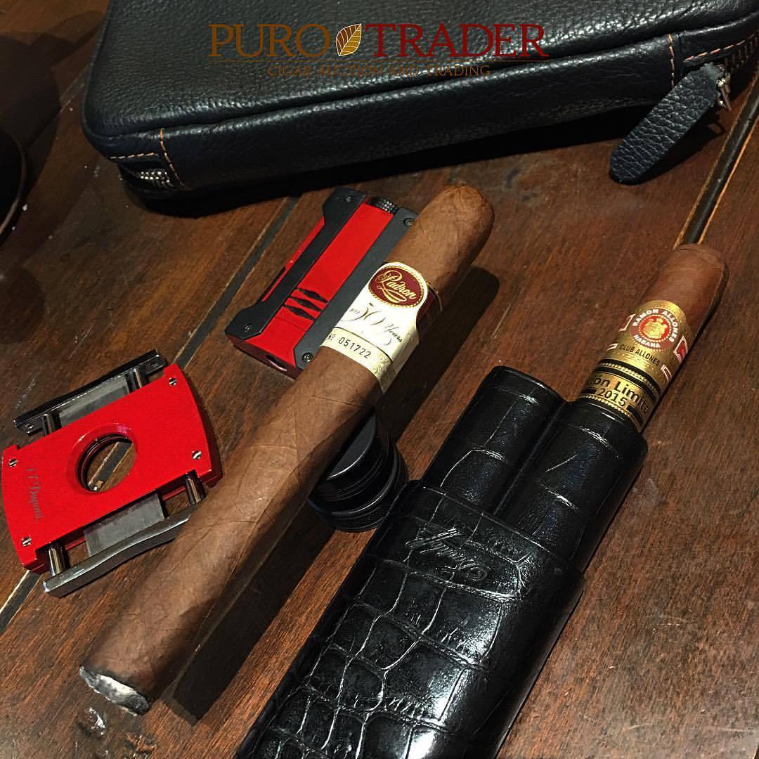 purotrader:
“ Rumor has it that the blend used in the Padroń 50 Years cigar contained within the very rare an expensive are better/different then the “regular” production Padroń 50 Years… This cigar comes from the Padroń humidor is outstanding....