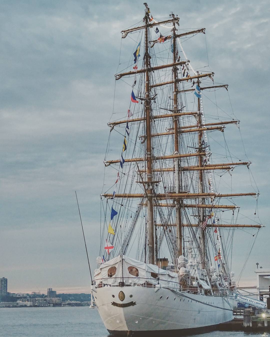 apple-steve:
“Fragata Libertad at pier 86 nyc
#fragatalibertad #argentine #navy #sailing #pier86 #outdoorphotography #nyc #newyorkcity #nyloveyou #newyork_true #ilovenyc #ilovenewyork #random #instagramnyc #igersofnyc #communityfirst #visualsofny...