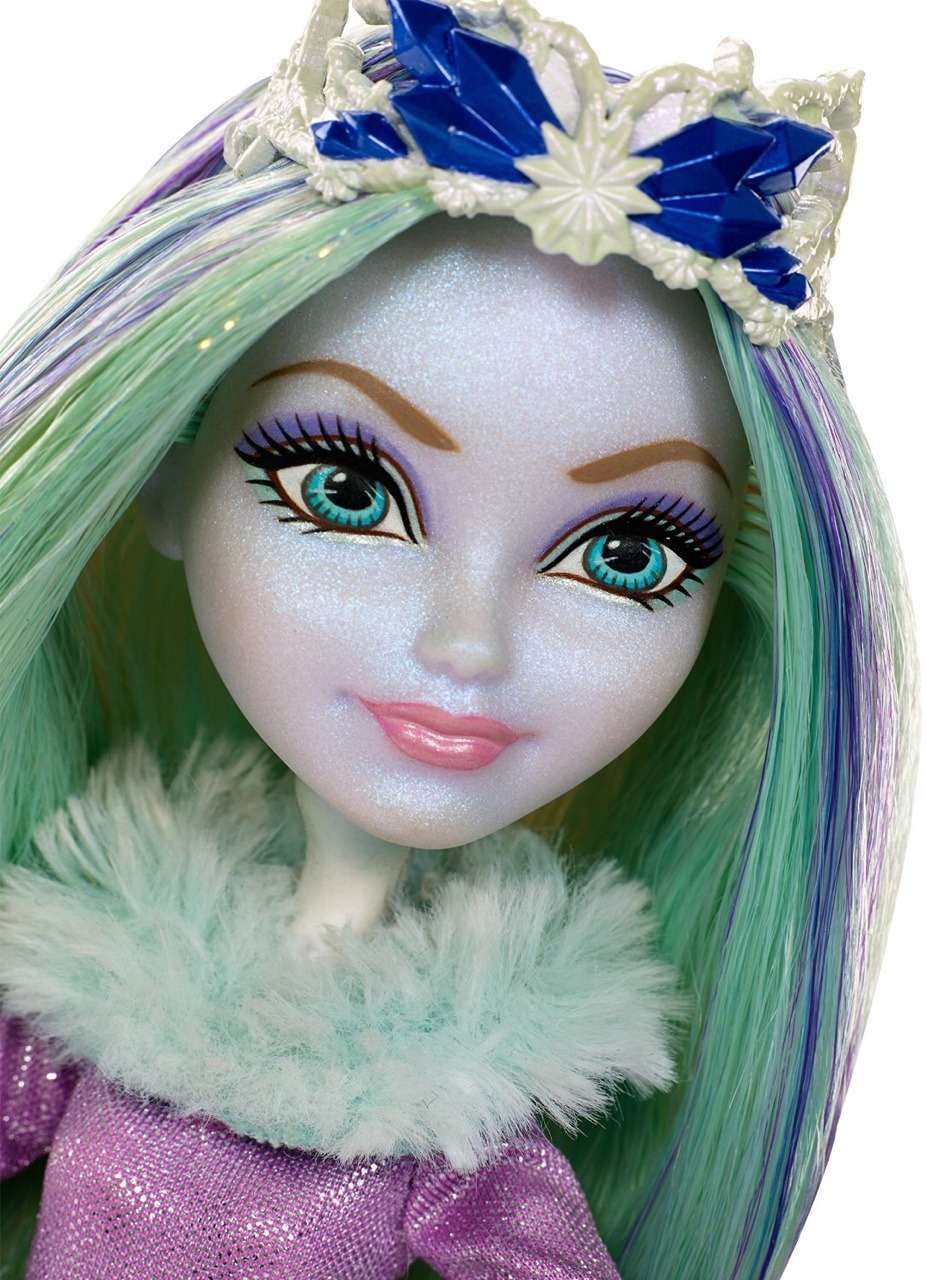 bummblesbuzz:
“tara-la-reine:
“ The two versions of Crystal Winter. She looks like they threw Twyla Boogeyman and Abbey Bominable in a blender, which is no complaint for all that I was hoping for the snow girl backgrounder. She’s pretty, really. The...