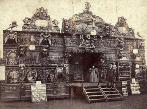 onceuponatown:
“  Norman’s Ghost Show, ca.1900.
An early version of the Haunted House, built by Orton and Spooner in Staffordshire, Great Britain.
”