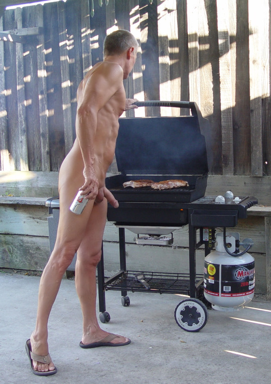 BBQ Naked——-