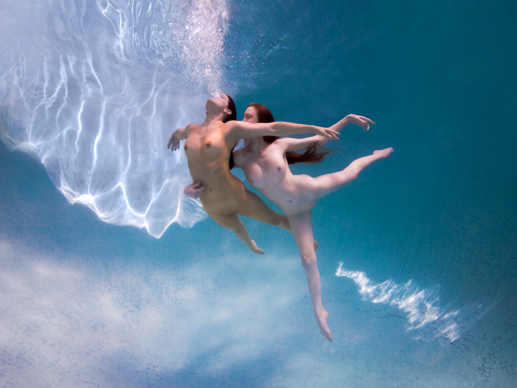 Under Water Nude 14